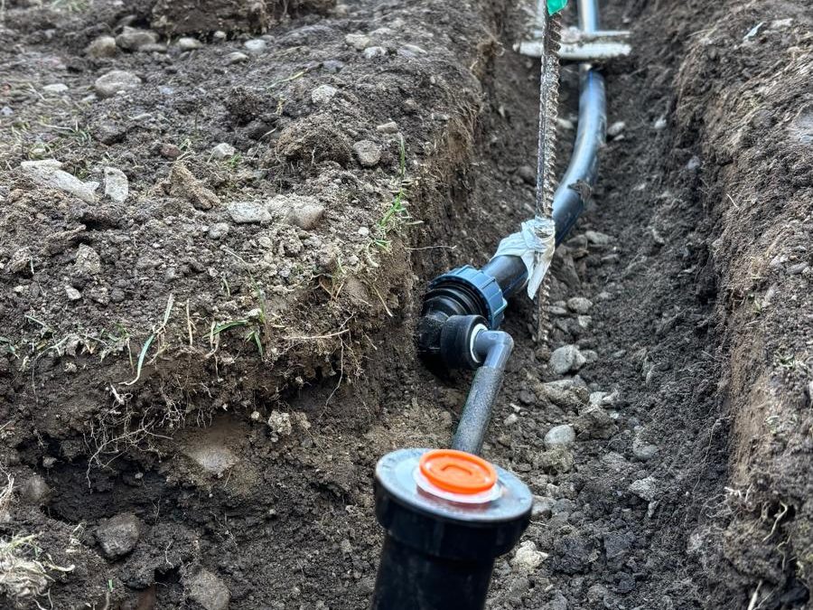 Montaj sistem de irigații automate, detaliu cap de udare